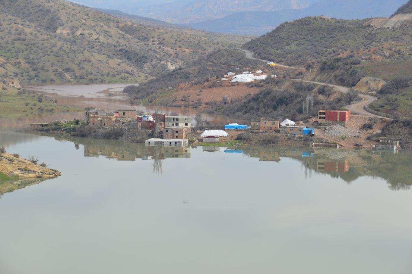 Siirt'te baraj suyu altında kalan köy sakinleri yetkililere seslendi 